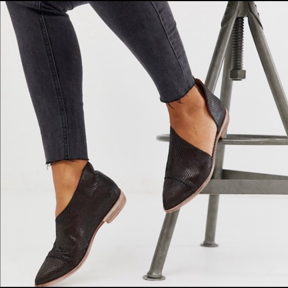 Free People textured royale flat